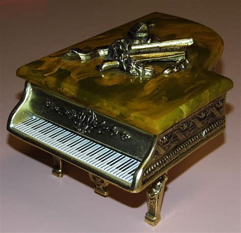 piano shaped music boxes